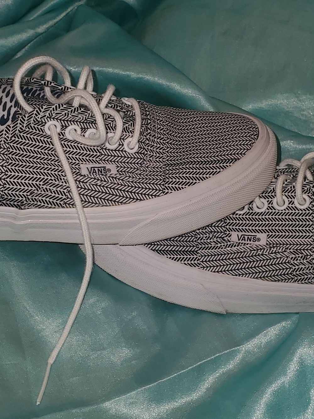 Vans Women's Black & White Patterned Canvas Sneakers Sz 8